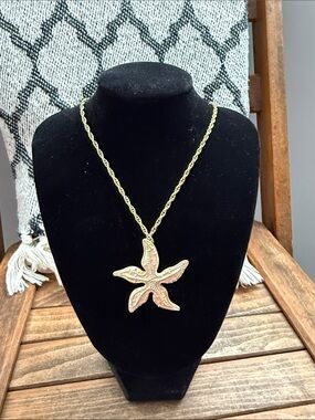 Vintage Paquette Gold Tone Starfish Pendant Necklace Coastal Beach Statement